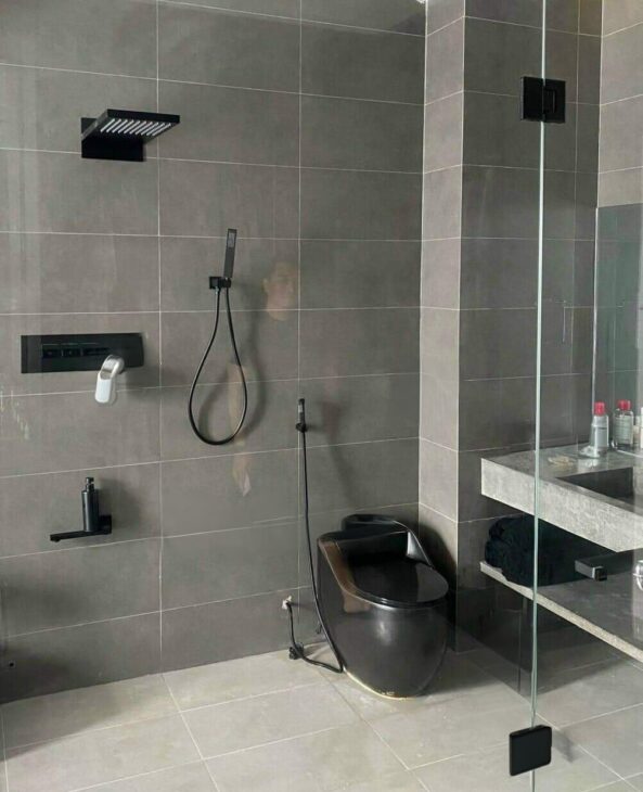 Cho thuê Nhà hàng, VP, KD, Đội Cấn, thang máy; vỉa hè 95m2* 5T- 32 Tr