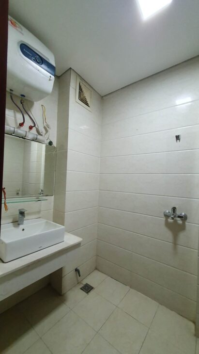 Cho thuê nhà căn góc, mới, Mai Hắc Đế, thang máy; vỉa hè 111m2* 5T- 44 Tr