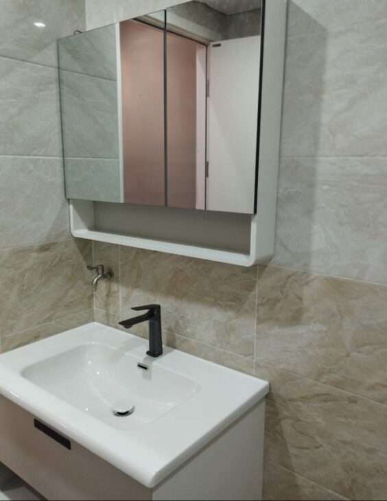 Tôi cho thuê nhà mới, căn góc, 93m2_ 5T; vỉa hè, Hoàng Quốc Việt-30 Tr
