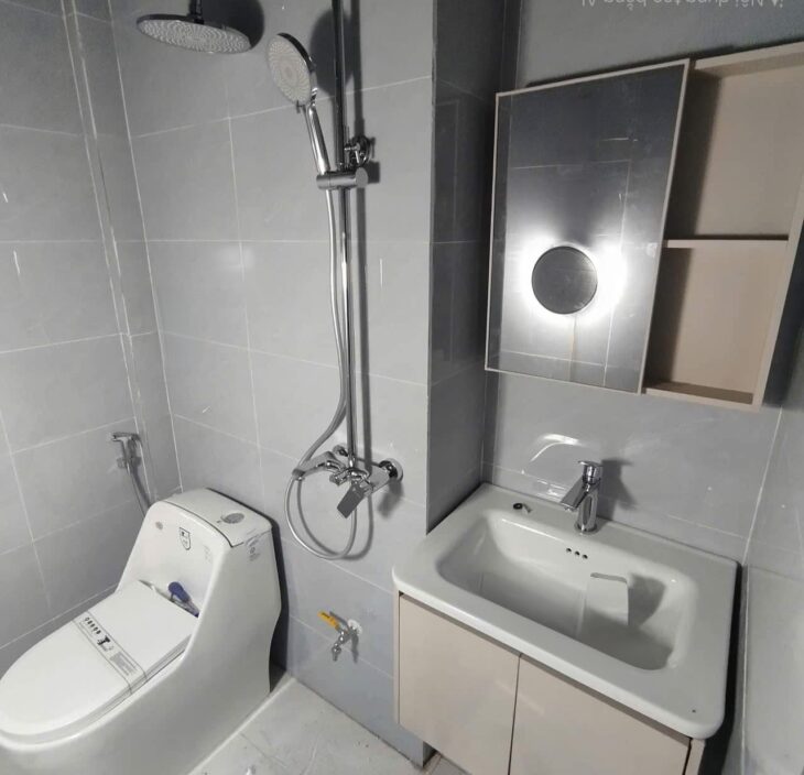 Cho thuê nhà hai mặt tiền,mới, 100m2_ 5T; vỉa hè, Nguyễn Khánh Toàn-29 Tr