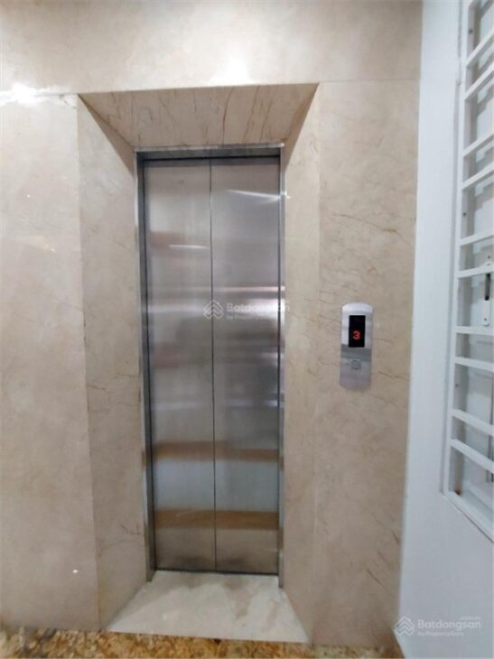 Nhà phố Hoàng Quốc Việt – 5 tầng BTCT có cả thang máy – full nội thất gỗ – chỉ với 9 tỷ