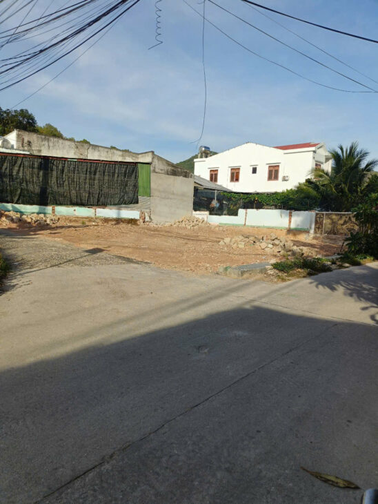 BÁN LÔ ĐẤT 2 MẶT TIỀN CỰC ĐẸP TẠI HÒN NGHÊ, VĨNH NGỌC.