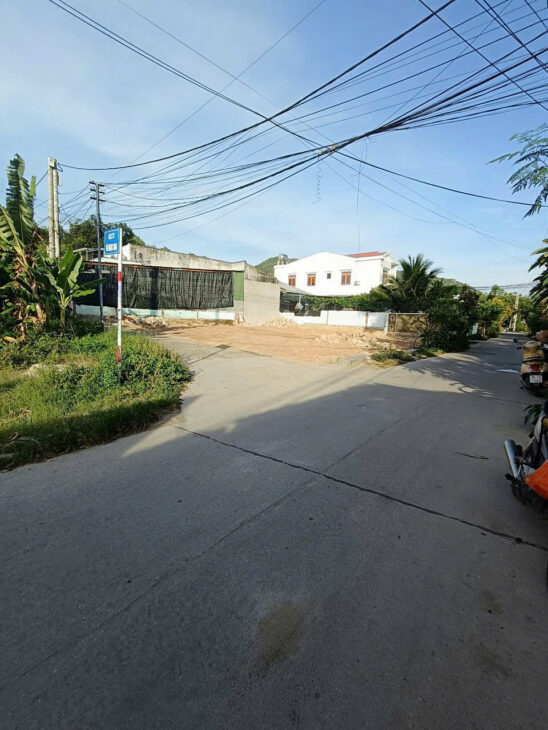BÁN LÔ ĐẤT 2 MẶT TIỀN CỰC ĐẸP TẠI HÒN NGHÊ, VĨNH NGỌC.