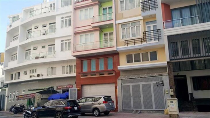 BÁN NHÀ MẶT PHỐ CẦU GIẤY Ô TÔ TRÁNH VỈA HÈ ĐÁ BÓNG, KINH DOANH CHÀO 27. TỶ