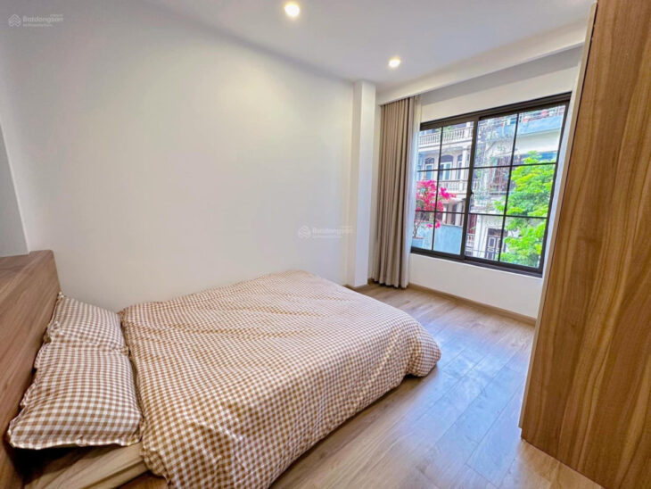 Bán nhà Hoàng Liệt DT 50m2 x 5 tầng, giá 7.8 tỷ, ngõ rộng, gần đường, đẹp, ở luôn