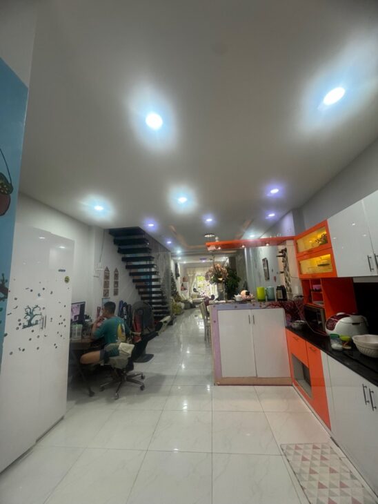 HOT, KẸT TIỀN BÁN GẤP MẶT TIỀN MAI HẮC ĐẾ [P15 Q8] DT 150M2 (5 X30M) 3T, 4PN, 5WC CHỈ 11.5 TỶ