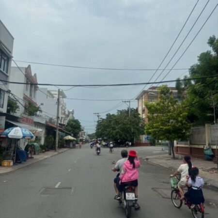 HOT, KẸT TIỀN BÁN GẤP MẶT TIỀN MAI HẮC ĐẾ [P15 Q8] DT 150M2 (5 X30M) 3T, 4PN, 5WC CHỈ 11.5 TỶ