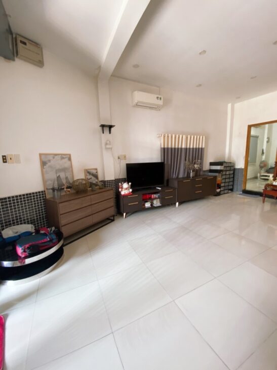 Bán nhà mặt phố Linh Đông, Thủ Đức, 95m², 2 tầng, sổ hồng. Giá 5,6 tỷ