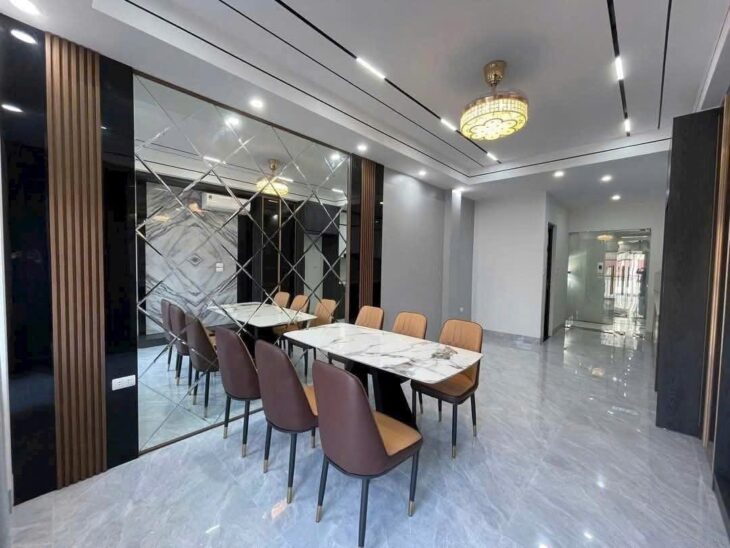 BÁN NHÀ ĐẸP HOA LÂM LONG BIÊN – HIẾM, ĐẸP, ĐẲNG CẤP, THANG MÁY ĐỜI MỚI – KINH DOANH ĐỈNH