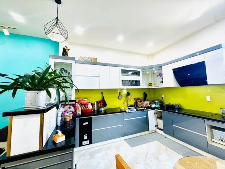 NHÀ TÂN KIỂNG QUẬN 7 – CỰC HIẾM NGANG 8M – XE HƠI NGỦ TRONG NHÀ – CHỈ 15 TỶ