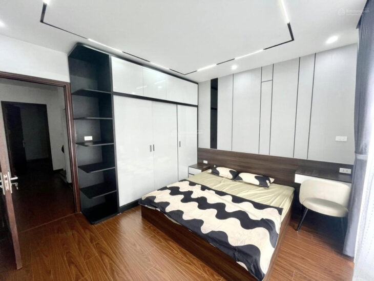 Bán nhà Bằng Liệt – Linh Đàm, 56m2 x 4 tầng, đẹp, gần đường, giá 7.9 tỷ, ngõ to, rộng