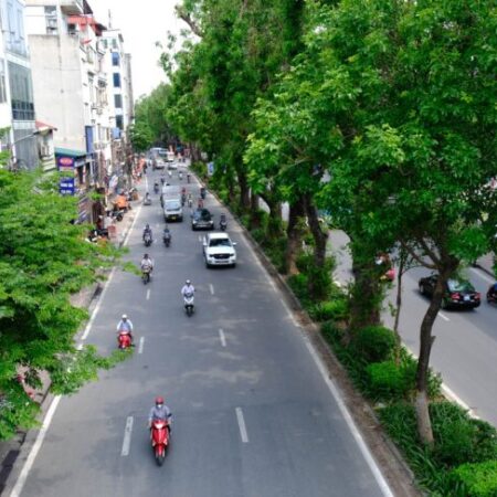 Bán nhà Láng, Đống Đa, ngõ ba gác, gần phố 77m2, 4 tầng, Mt 4.4m, chỉ 19.1 tỷ