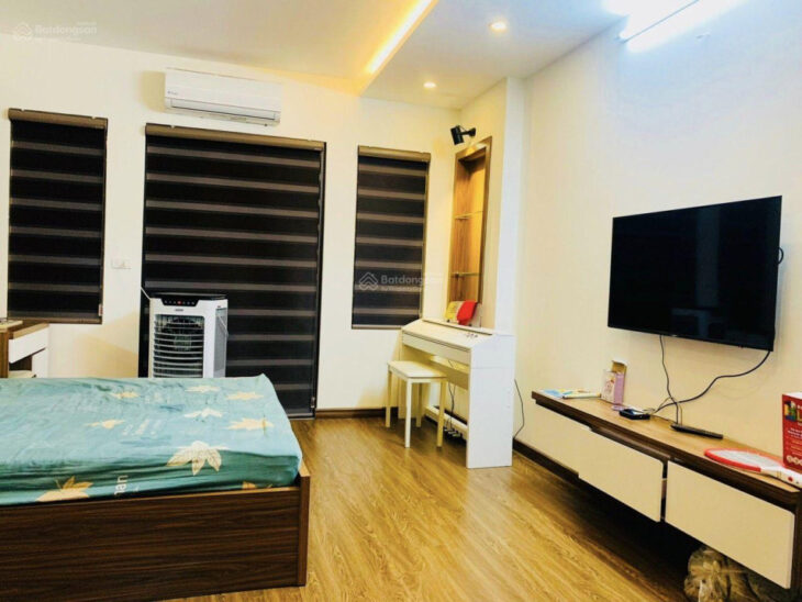 Nhà Đại Từ, DT 50m2 xây 5 tầng, giá 7.7 tỷ, mới, ở luôn, ngõ thoáng, gần đường, SĐCC