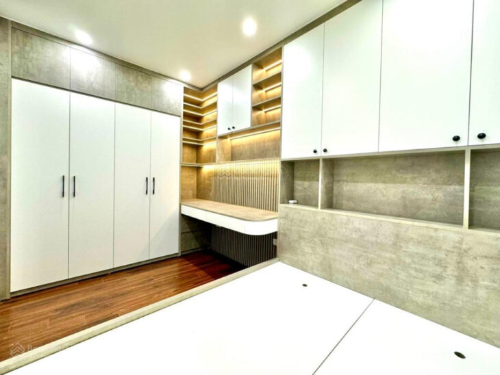 Nhà Kim Giang, DT 46m2 x 5T, giá 7.85 tỷ, ở luôn, ngõ to, nhà đẹp, SĐCC