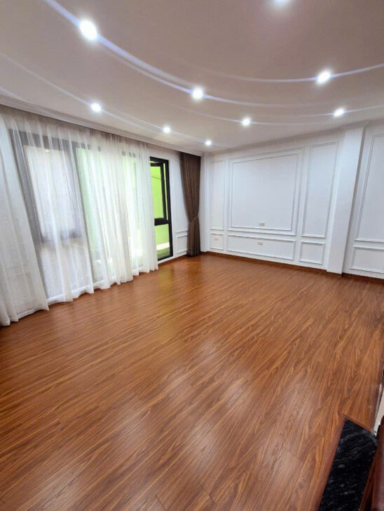 NHÀ MỚI ĐỒNG CỔ THỤY KHUÊ – THANG MÁY – DT 38m2 6 tầng mặt tiền 6.2m Giá 11.5 tỷ