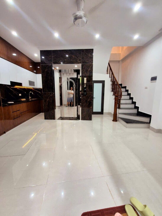 NHÀ MỚI ĐỒNG CỔ THỤY KHUÊ – THANG MÁY – DT 38m2 6 tầng mặt tiền 6.2m Giá 11.5 tỷ