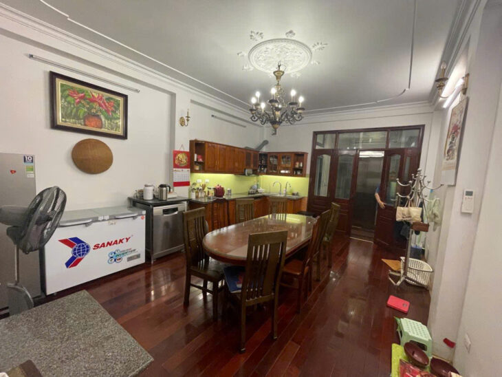 Nhà đẹp Phố Cầu Giấy Thang Máy Giá gần phố Diện tích 41m2 6 tầng MT 4.4m Giá 15.9 tỷ