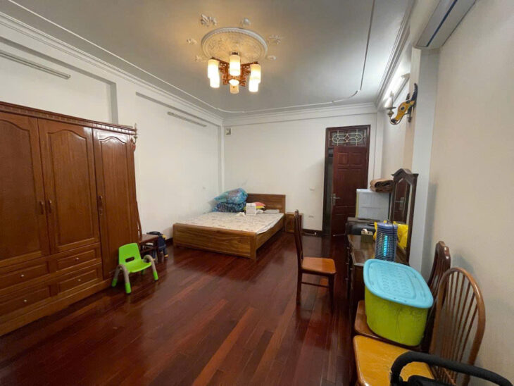 Nhà đẹp Phố Cầu Giấy Thang Máy Giá gần phố Diện tích 41m2 6 tầng MT 4.4m Giá 15.9 tỷ