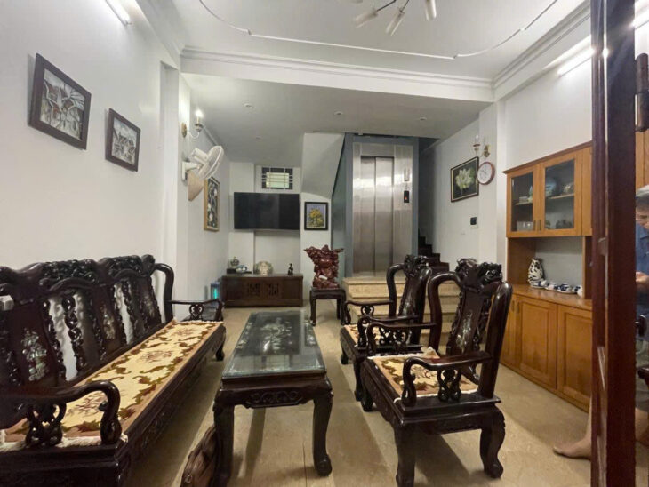 Nhà đẹp Phố Cầu Giấy Thang Máy Giá gần phố Diện tích 41m2 6 tầng MT 4.4m Giá 15.9 tỷ