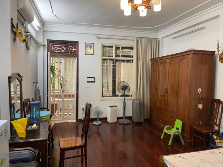 Nhà đẹp Phố Cầu Giấy Thang Máy Giá gần phố Diện tích 41m2 6 tầng MT 4.4m Giá 15.9 tỷ