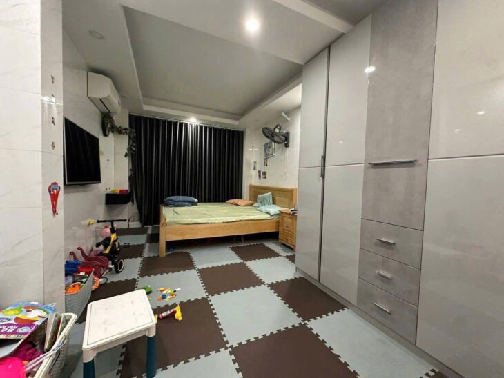 Bán Nhà Văn Chương Tôn Đức Thắng Kinh Doanh – Ô Tô. DT 43m2 5 tầng MT 3.5m Giá 13.5 tỷ