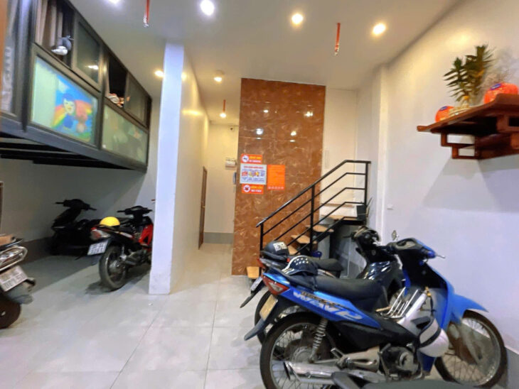 PL XUÂN THUỶ KINH DOANH, Ô TÔ ĐỖ CỬA. NGÕ THÔNG 42m2 7 tầng mt 5.9m Giá 15 tỷ