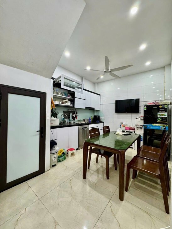 SIÊU PHẨM CẦU GIẤY – NGÕ BA GÁC – NỘI THẤT SỊN SÒ 35m2 4 tầng mt 3.3m Giá 8.35 tỷ