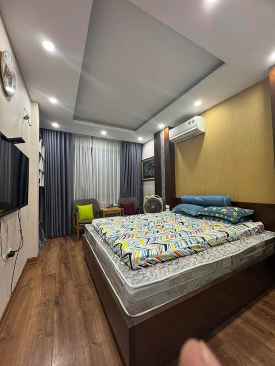 PHÙNG CHÍ KIÊN – 2 THOÁNG – TẶNG FULL NỘI THẤT Dt 30m2 5 tầng mt 3.2m Giá 8.5 tỷ