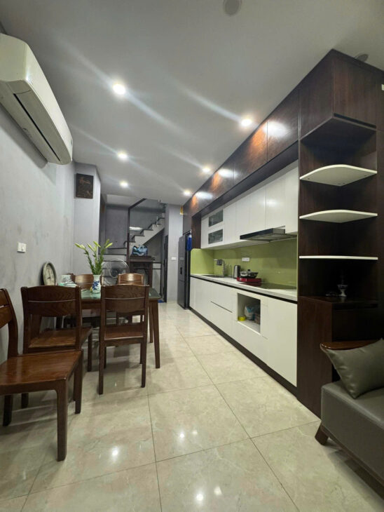 PHÙNG CHÍ KIÊN – 2 THOÁNG – TẶNG FULL NỘI THẤT Dt 30m2 5 tầng mt 3.2m Giá 8.5 tỷ