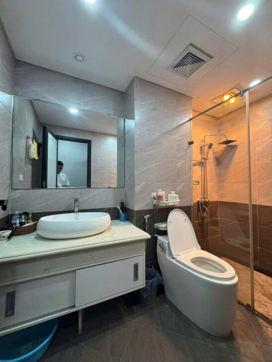 PHÙNG CHÍ KIÊN – 2 THOÁNG – TẶNG FULL NỘI THẤT Dt 30m2 5 tầng mt 3.2m Giá 8.5 tỷ