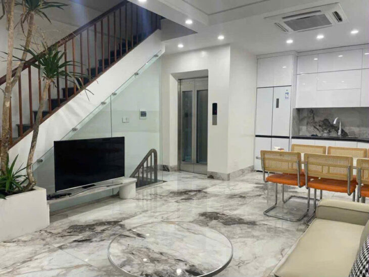 NHÀ MỚI HOA BẰNG NGÕ THÔNG KINH DOANH_ THANG MÁY_ 35m2 6 tầng mt 5m Giá 12 tỷ