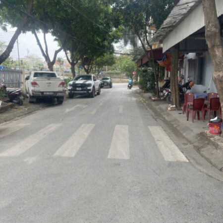 NHA DAN XAY- O TO DE NGAY DEM – GIAO THONG THUAN TIEN