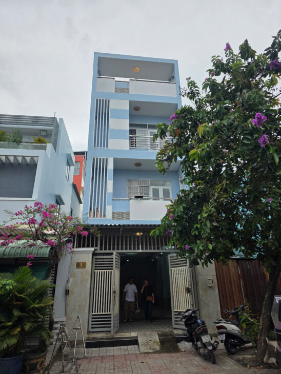 Cho Thuê Nhà Phố 1 trệt 2 lầu gần chợ bình điền đông đúc sầm uất