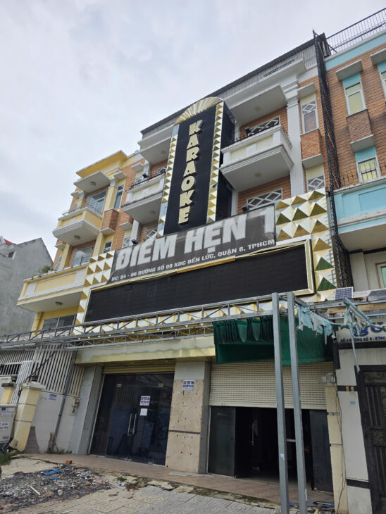 Cho Thuê Nhà Phố 1 trệt 2 lầu gần chợ bình điền đông đúc sầm uất