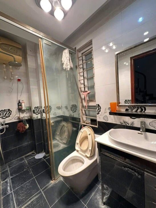Cho thuê nhà mặt phố Ngô quyền, lô góc, diện tích 100m2. 2 mặt tiền, đẹp nhất quận Hà đông.