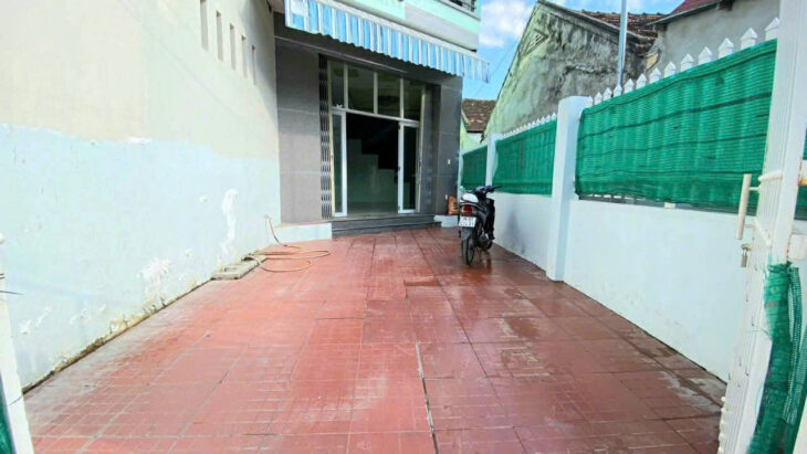 BÁN NHÀ MẶT TIỀN CẠNH BIỂN PHƯỜNG BẮC NHA TRANG. (ĐƯỜNG 3 XE HƠI)