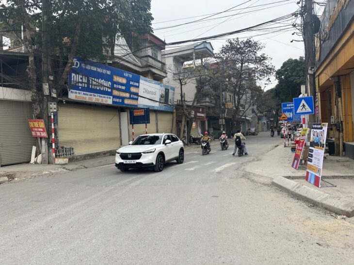 SẪN NHÀ 4 TẦNG KINH DOANH SẦM UẤT-MẶT PHỐ LÂM TIÊN- VỈA HÈ ĐƯỜNG RỘNG 15M- DÒNG TIỀN 15Tr/TH