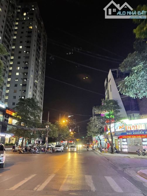 Cho thuê nhà mặt phố Ngô Thì Nhậm, 4 tầng x 45m², lô góc đẹp,mt 5m, kinh doanh mô hình