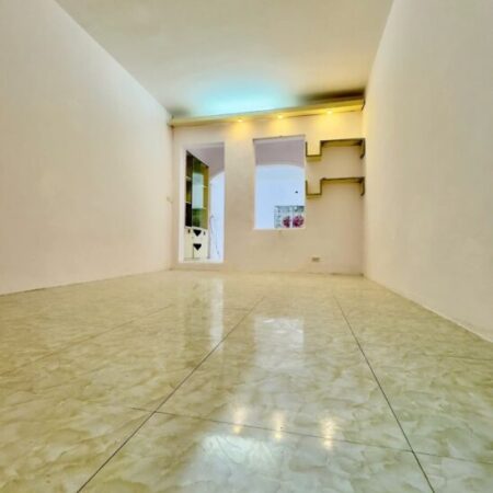 Cho thuê gấp nhà mặt phố Trường Chinh, 150m² × mặt tiền hơn 4m, thông sàn, nhận nhà ngay.
