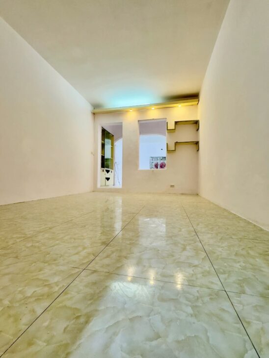 Cho thuê gấp nhà mặt phố Trường Chinh, 150m² × mặt tiền hơn 4m, thông sàn, nhận nhà ngay.