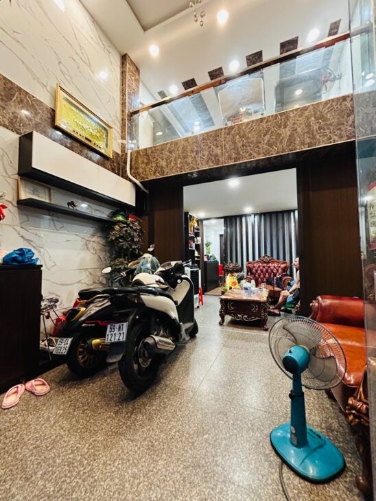 NHÀ RIÊNG – 5 TẦNG – DT: 4.2 x 21M(89M2) – LÊ VĂN LƯƠNG, TÂN KIỂNG – QUẬN 7 – GIÁ 11.7 TỶ