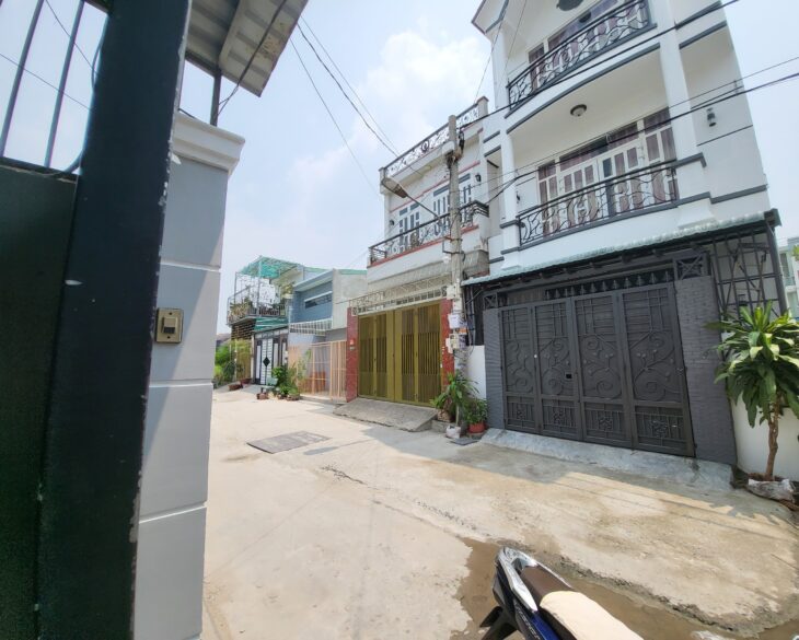 6 . THẠNH XUÂN 43 – Q12 – NHÀ SỔ HỔNG CẶP- khu Vip – đường 7m thông- chỉ 2,330 tỷ + 2,230 tỷ.