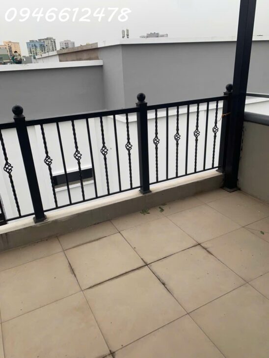 Cần cho thuê mặt bằng làm văn phòng hoặc kho với diện tích 290m², không gian rộng rãi, thoáng mát.