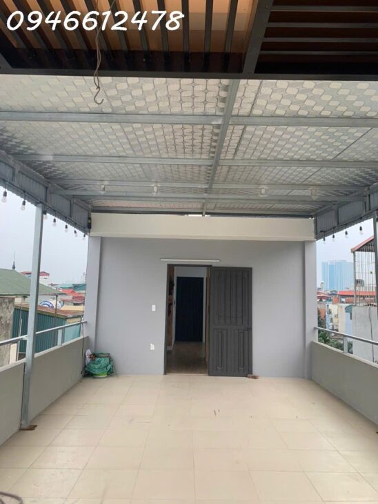 Cần cho thuê mặt bằng làm văn phòng hoặc kho với diện tích 290m², không gian rộng rãi, thoáng mát.