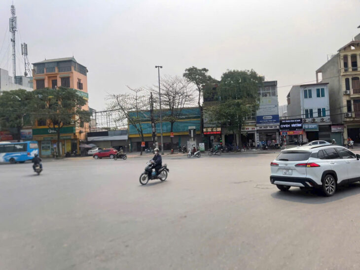 Cho thuê showroom, cửa hàng tại mặt đường Ngọc Hồi, Thanh Trì, Hà Nội.