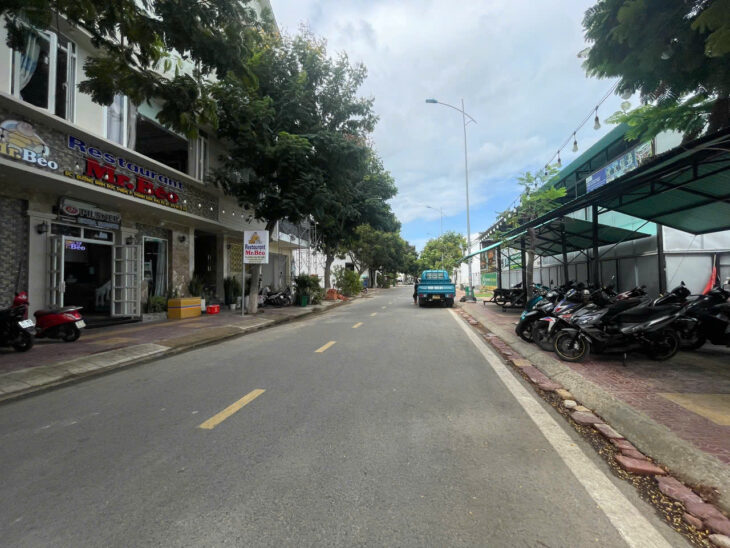 BÁN GẤP LÔ ĐẤT ĐƯỜNG ĐINH ĐỨC THIỆN KẾ BÊN NHÀ HÀNG MR BÉO 2 TỶ 4