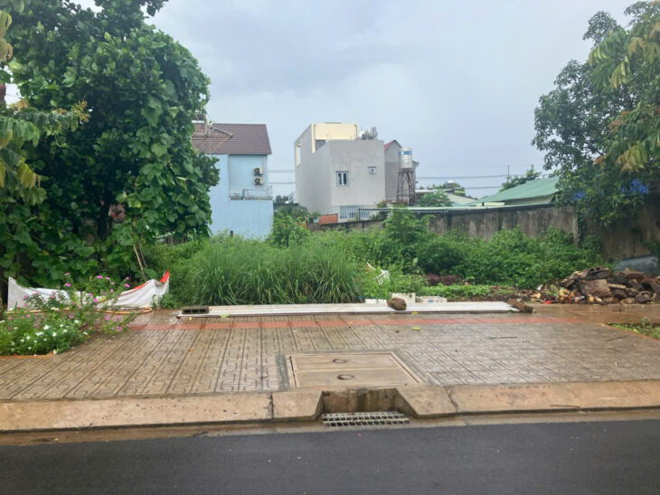 444m2 có 200m2 đất thổ cư, Hơn 13,5m Mặt tiền đường lớn, vỉa hè, cây xanh đầy đủ. Vị trí trung tâm