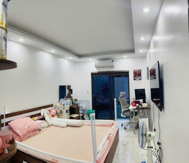 GIA ĐÌNH CẦN BÁN NHÀ THÁI HÀ DIỆN TÍCH 43M, 5 TẦNG Ở NGAY GIÁ CHỈ 8.6 TỶ.