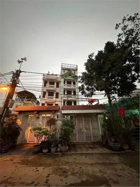 BÁN ĐẤT LÔ GÓC CẦU GIẤY Ô TÔ, NGÕ THÔNG, MẶT TIỀN RỘNG 9M, 221M CHÀO 54 TỶ