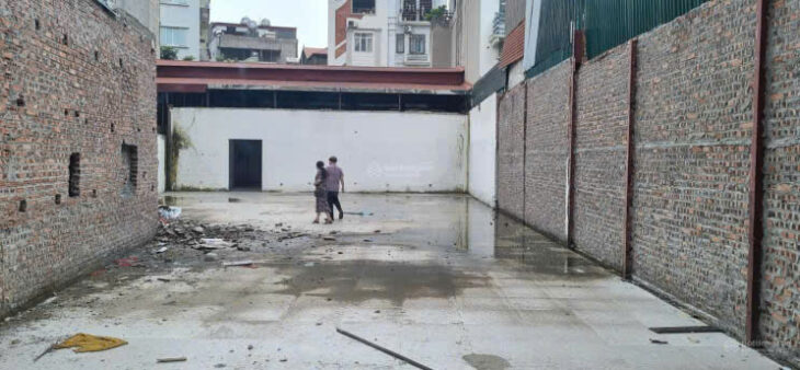 CHÍNH CHỦ BÁN ĐẤT MẶT PHỐ ĐÃ CÓ SẴN NHÀ MÁI TÔN 136 CẦU GIẤY – MẶT TIỀN 6M – VỊ TRÍ SIÊU ĐẸP – GIÁ